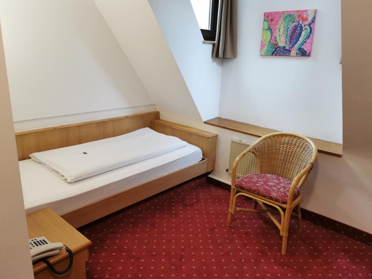 Landhotel Oelmuehle Mombris 外观 照片